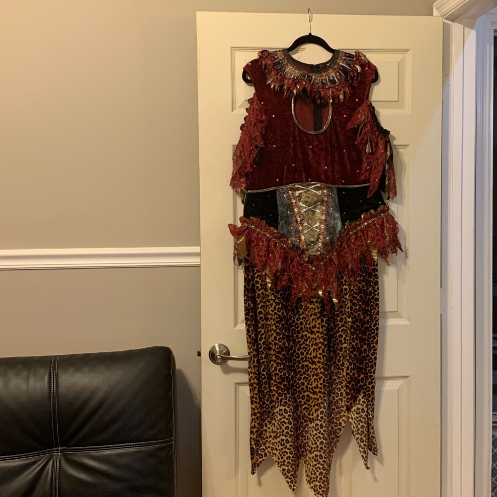 Cavewoman Halloween Costume. Includes Club and Wig. Size 2XL.